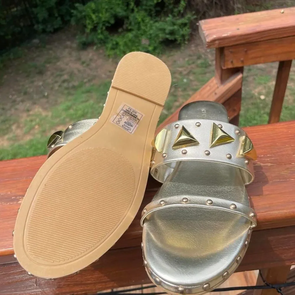 Azalea Wang Women's 8.5 Gold Sandals